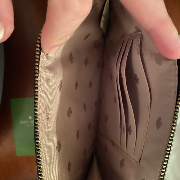 Kate Spade ♠️ wristlet - Picture 2 of 3
